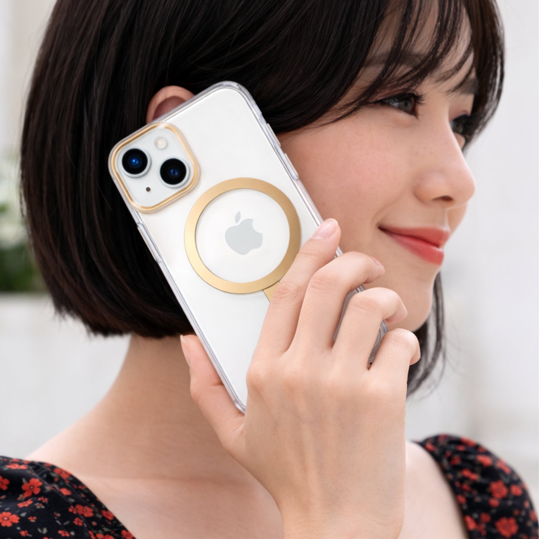 Protector iPhone 15 GUESS Outline Gold