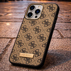 Protector iPhone 15 Pro Max GUESS Metal Magsafe Cafe