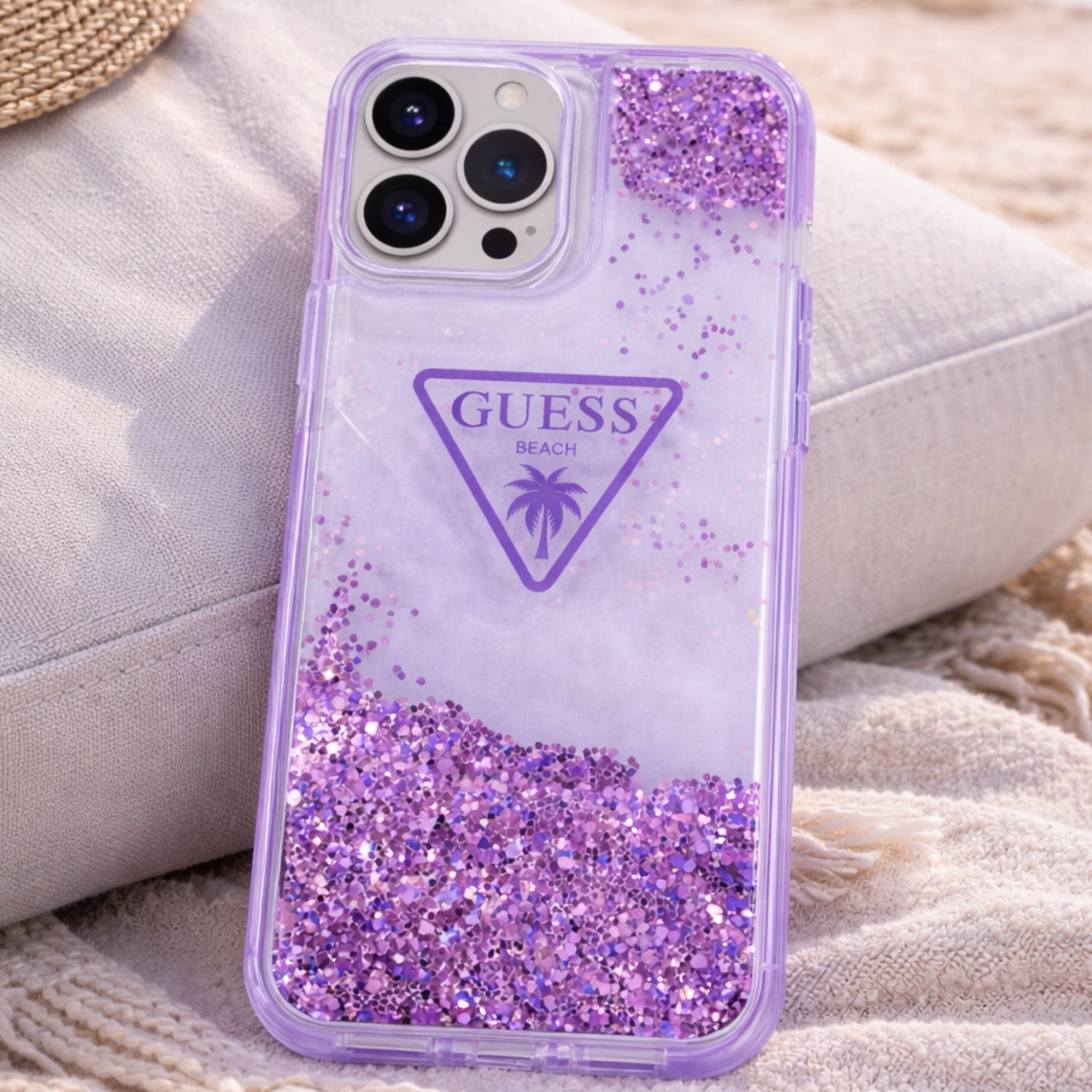 Protector iPhone 15 Pro Max GUESS Triangle Morado