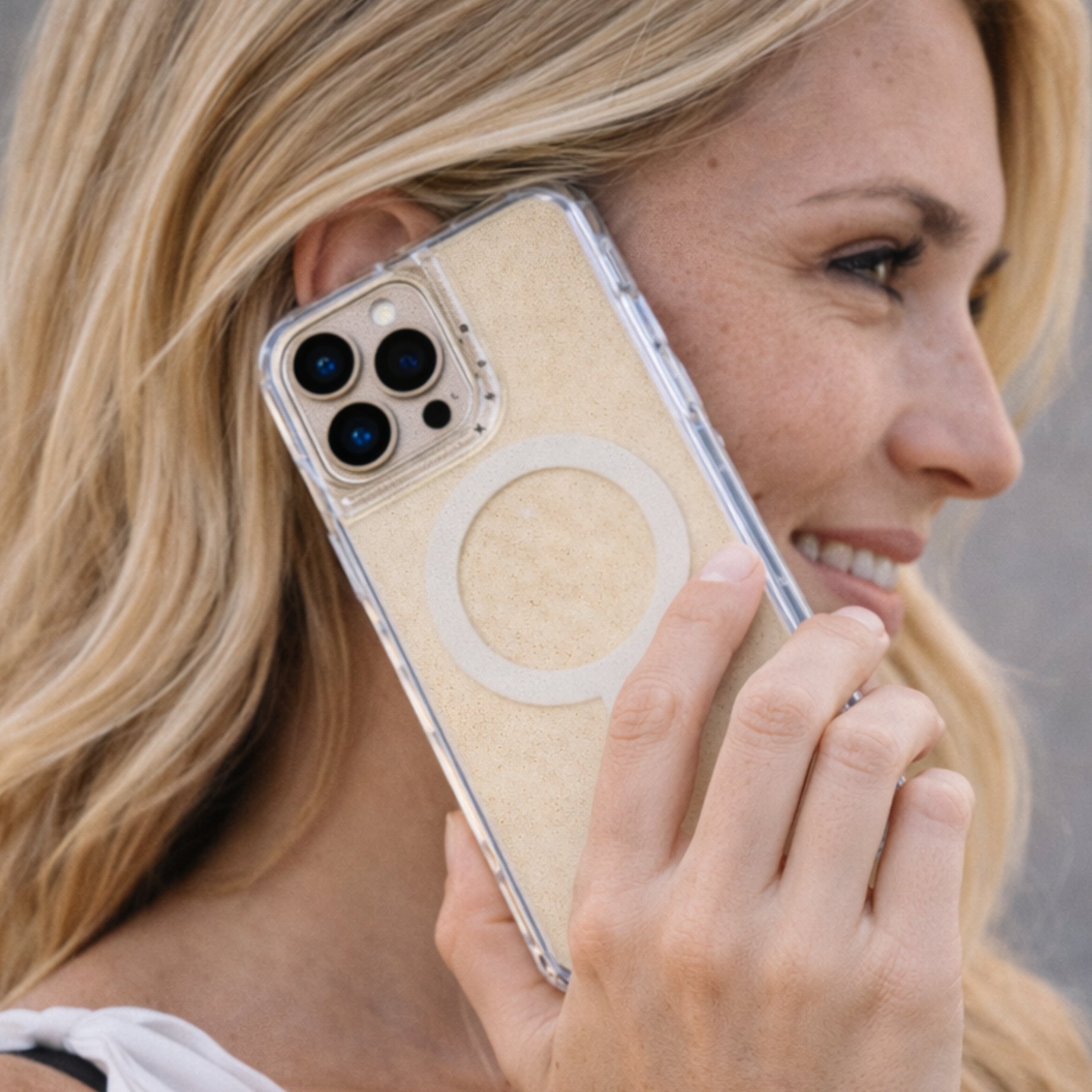Protector iPhone 15 Pro Max Urban Play Brillos Magsafe