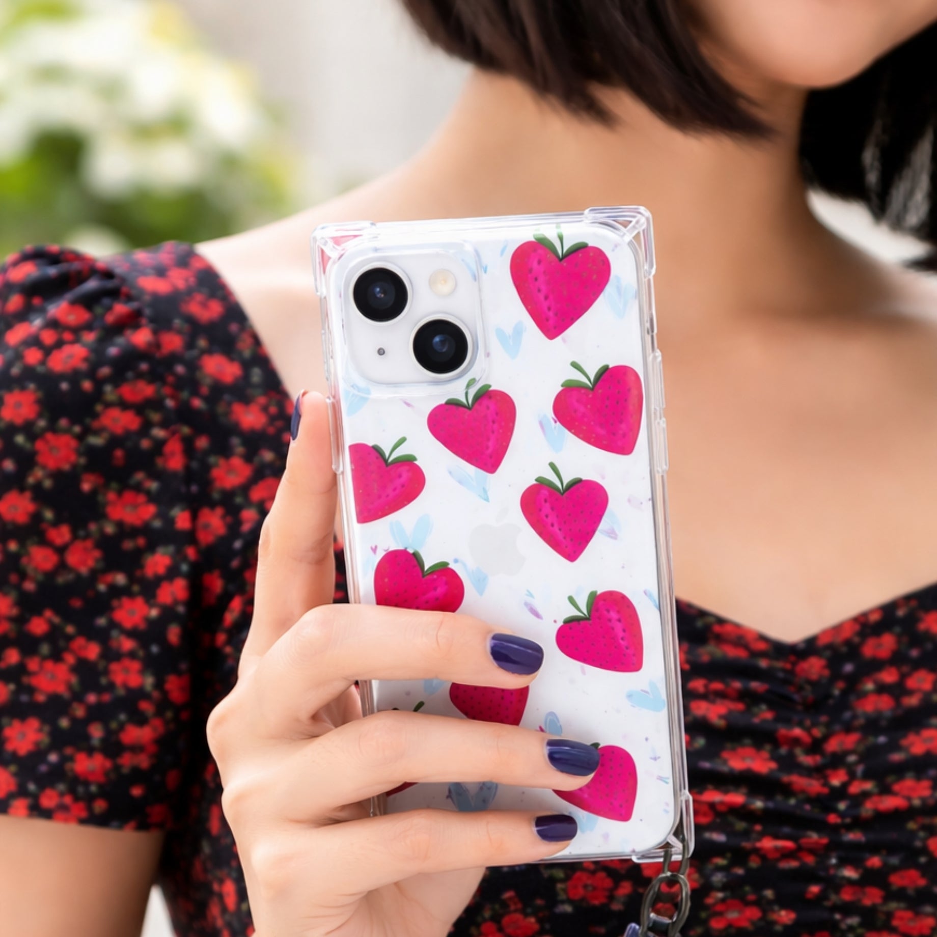 Protector iPhone 15 Fresas Cuadrado