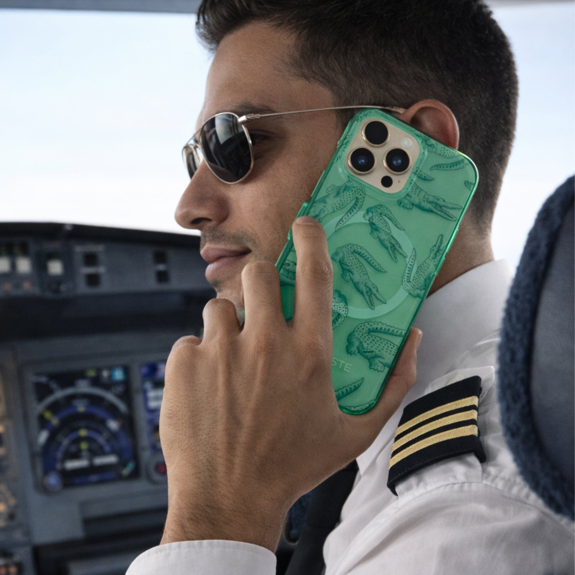 Protector iPhone 16 Pro LACOSTE Alligator Verde