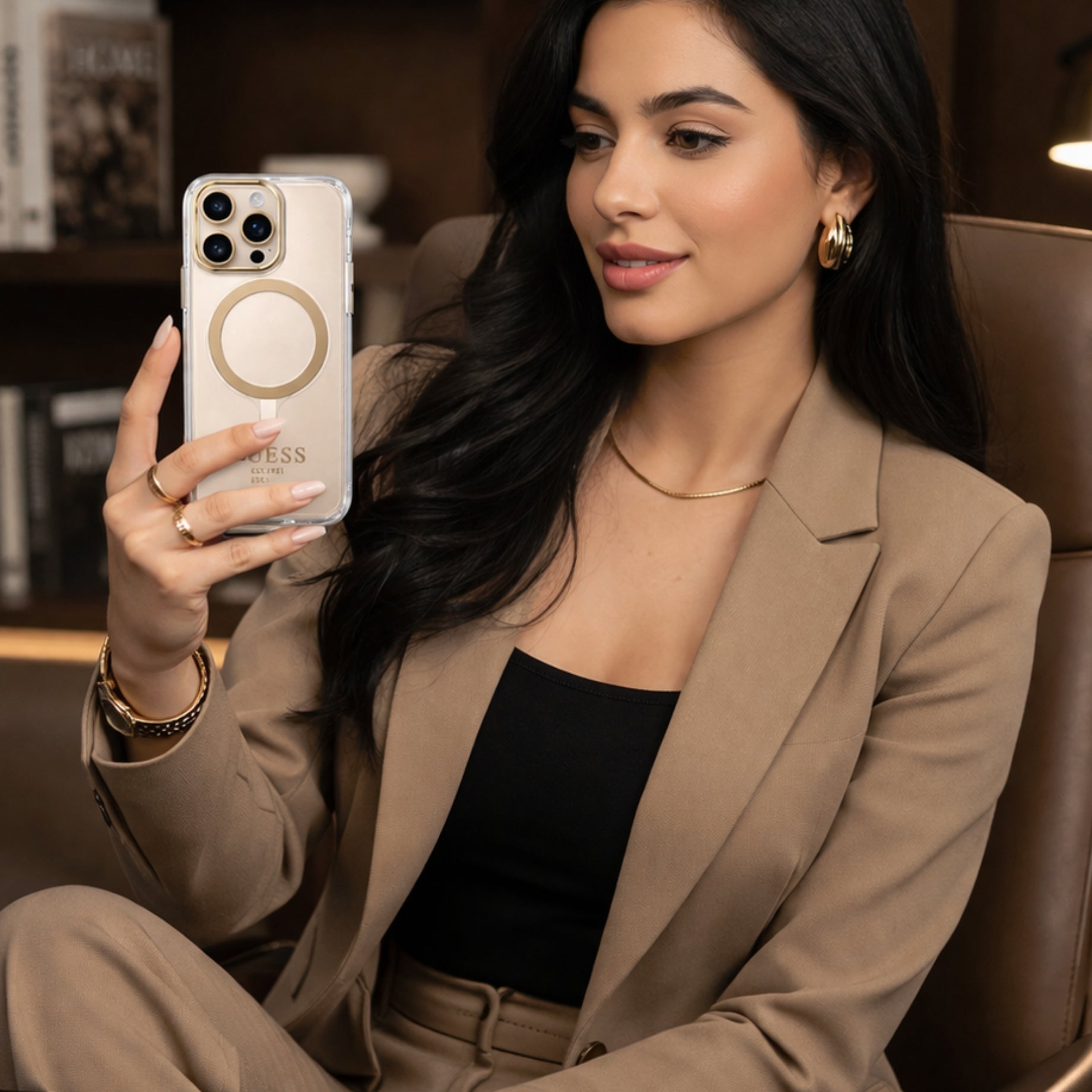 Protector iPhone 16 Pro GUESS Outline Gold